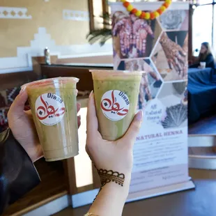 Iced Pistachio Latte, picturing our Henna activities in the back as well, is a perfect day out to Diwan cafe!