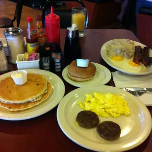 Breakfast incl biscuit and gravy. First timer!
