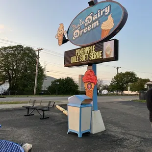 a sign for dixie's ice cream