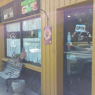 Dixie Diner entry door