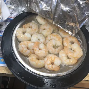 Medium broiled shrimp with garlic butter