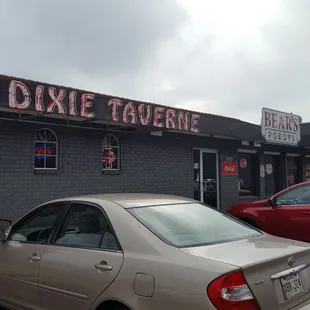 the outside of the restaurant