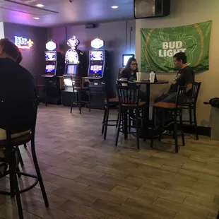 Whew.  Non smoking bar in Metairie!  Didn't waste my showerb