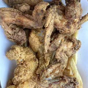 Wing&apos;s catfish fries