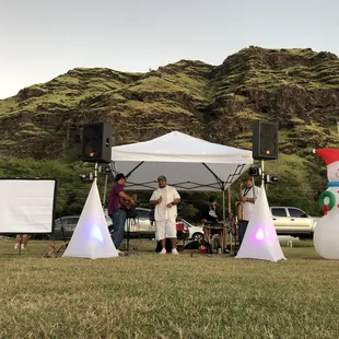 All white Christmas on the beach!