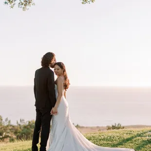 Planner and Design: @theblushingdetails  
Venue: @losverdesgcevents
Photographer: @peterandbridgette
Videographer: @peterandbridgette