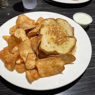 Reuben with chips