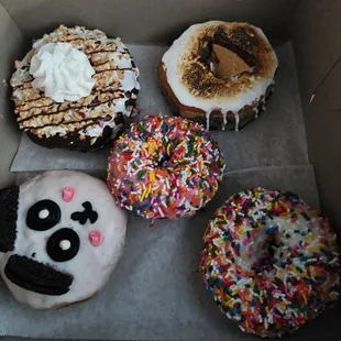 donuts, dough desserts, food