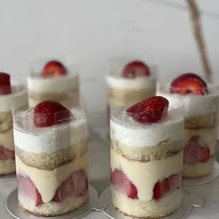 Mini strawberry cake