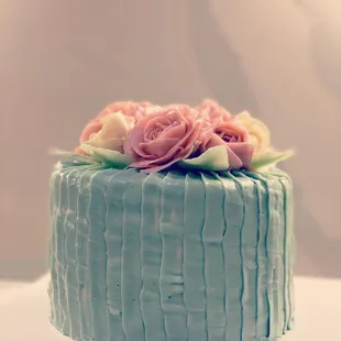 Carrot cake with flower design