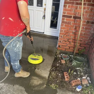 Surface cleaner for the exterior grime