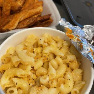 Mac &apos;N&apos; Cheese and fries