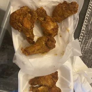 fried chicken wings in a basket