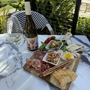 A glass of Cadre Sauvignon Blanc and the famous Nosh Board!!