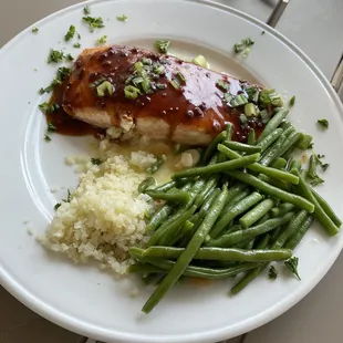 "Salmon" Salmon entree with cauli rice and green beans