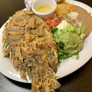 Fried whole fish meal