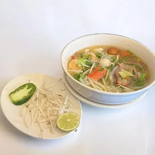 Banh Canh Cua (Crab udon soup)