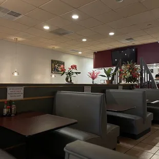 We went early so it was nice and quiet. By the time we left those booths were full.