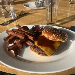 Traditional Cheeseburger