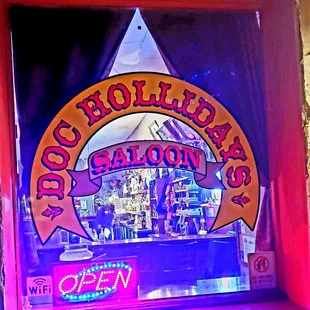 Great place to grab a bite &amp; a drink, service is great!