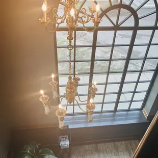 Chandelier is gorgeous.