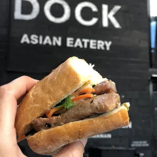 Myanmar Pulled Pork Bánh Mì (Sandwich)