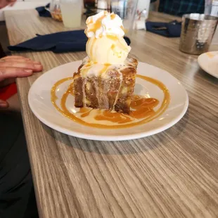 Bread pudding ala mode