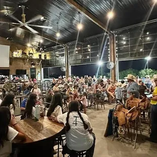 Live music every weekend at Dockery&apos;s