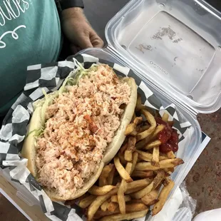 Dockside lobster roll