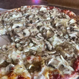 Cheese, sausage, fresh mushrooms and onion