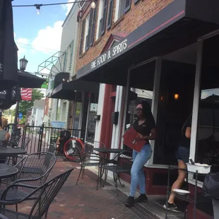 Fun street side eatery