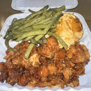Gen. Tso&apos;s Cauliflower (sf) Mac&apos; n Cheese green String Beansbeans