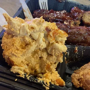 Up close of the Mac n cheese