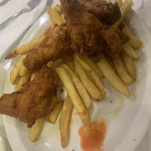 Kids Wing Dings and fries