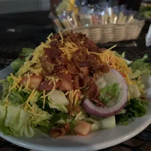 The house salad with their homemade salad dressing was my favorite!