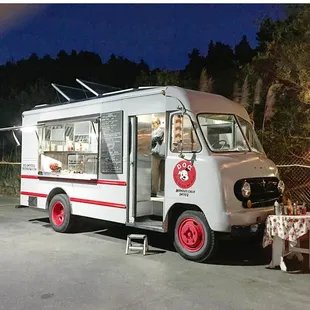 DOG Truck