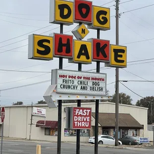 shows a dog - n - shake sign