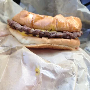 The Cheese Burger (sliced onion, sliced pickles, mustard cheese and thin patty)