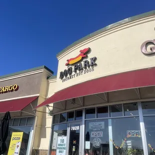 Outside is super cute, it's small and in between two shops so keep ya eye out!