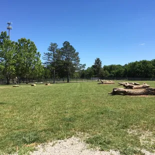 BEAUTIFUL park with nice landscape. Large boulders, large trees, picnic area and trees with some nice shade in areas.