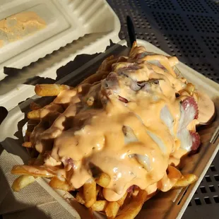 Loaded fries w/pastrami.