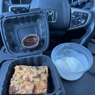 Bread pudding $9 (instagram: @issa.cheatday)