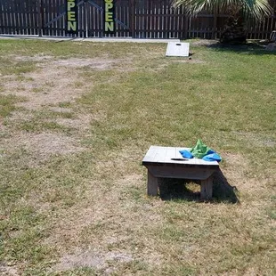 a corn hole in a yard