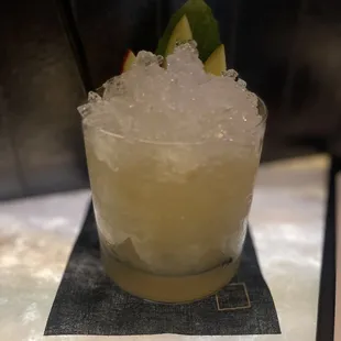 looks pretty just wish it had more drink and less ice!