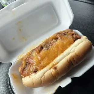 Hot dog w l/ chilli cheese and onions