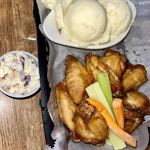 Plain wings, mashed potatoes and coleslaw