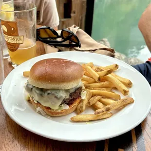 Dogwood Canyon Mill & Grill