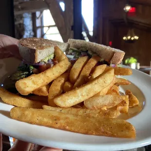 Avocado veggie sandwich