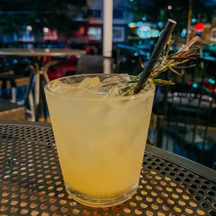 The pear drink with rosemary