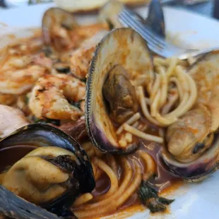 Seafood linguine